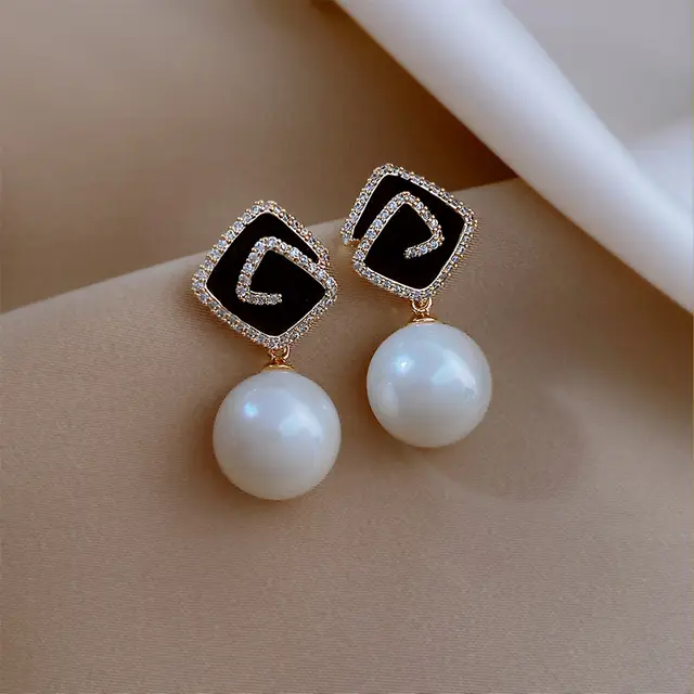 Charm Pearl Hangings