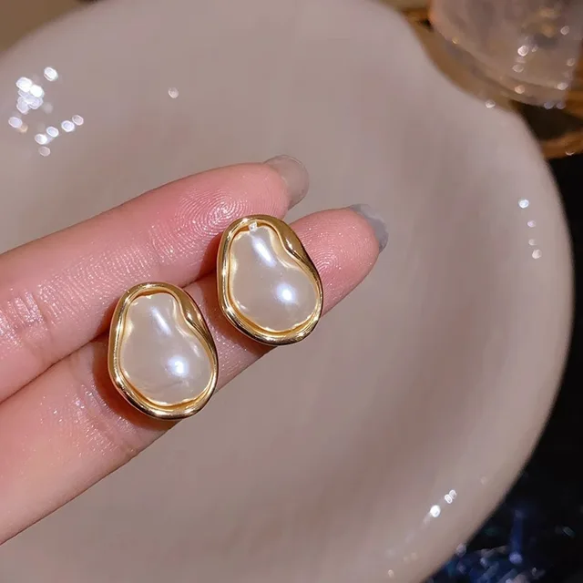 Hearty Pearl Studs