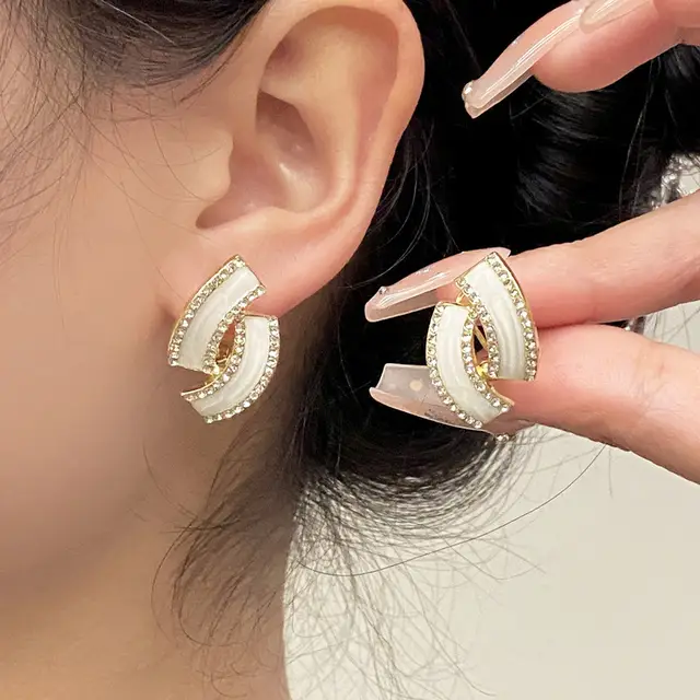 Gleam Knot Studs
