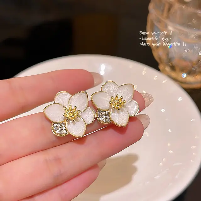 Florette Glow Studs