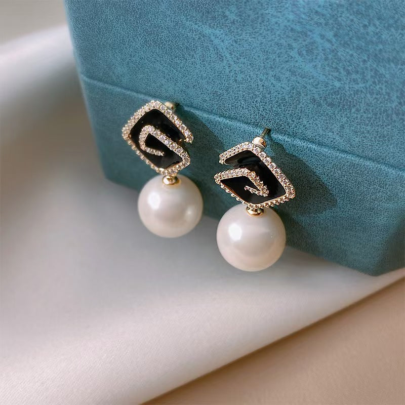 Charm Pearl Hangings