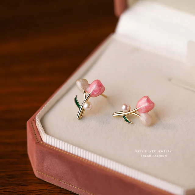 A Pearl Of Flower Earrings