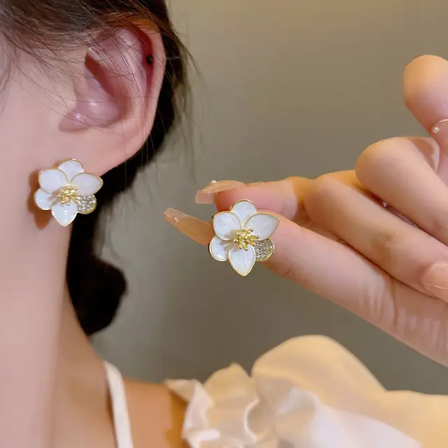 Florette Glow Studs