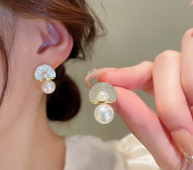 Fan Flair Pearl Studs