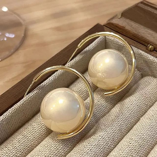 Pearl Globe Hooks