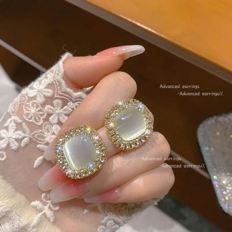 Glazing Pearl Studs