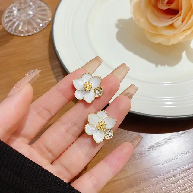 Florette Glow Studs