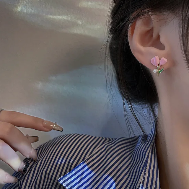 A Pearl Of Flower Earrings