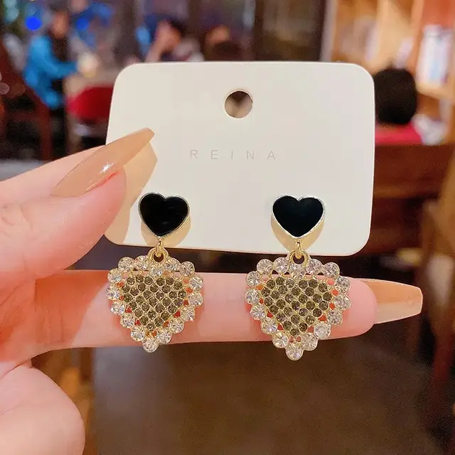 Elegant Heart-Pearl Earrings