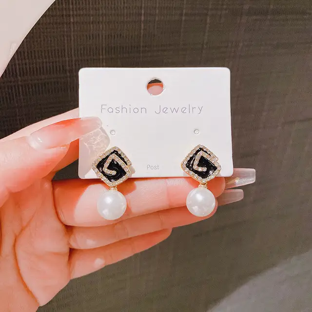Charm Pearl Hangings
