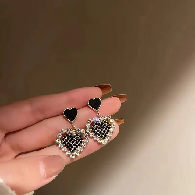 Elegant Heart-Pearl Earrings