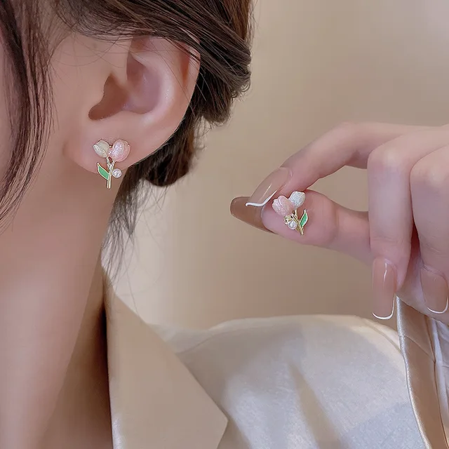 A Pearl Of Flower Earrings