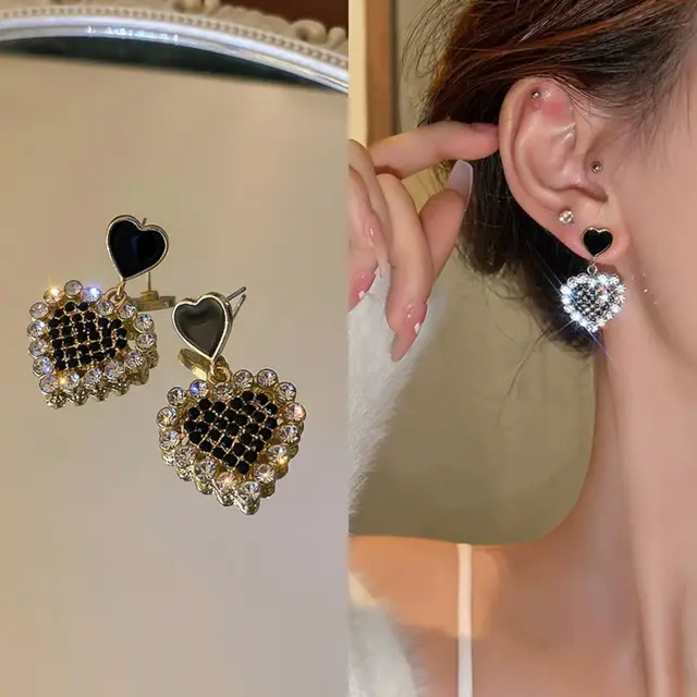 Elegant Heart-Pearl Earrings