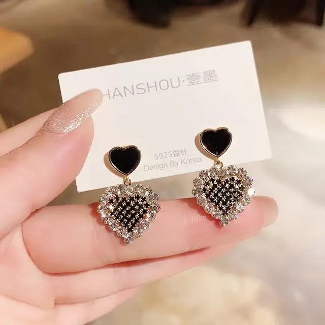 Elegant Heart-Pearl Earrings