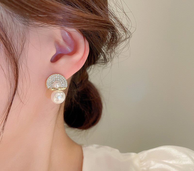 Fan Flair Pearl Studs