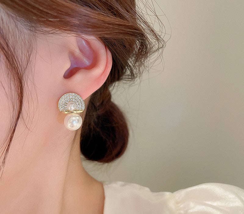 Fan Flair Pearl Studs