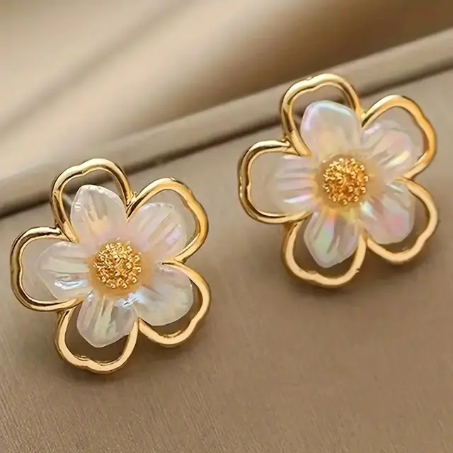 Florette Glow Studs
