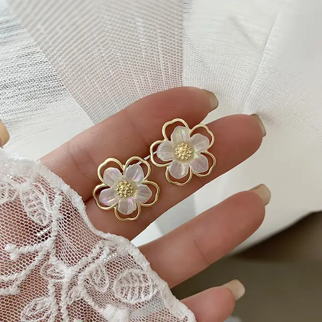 Florette Glow Studs