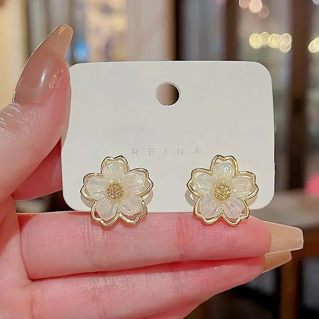 Florette Glow Studs