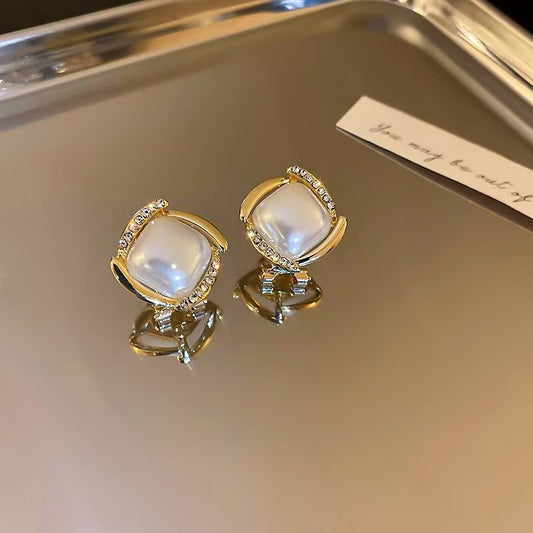 Golden Border Pearl Studs
