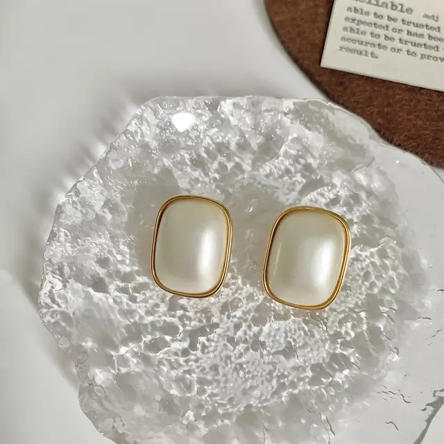 Pearl Flash Studs