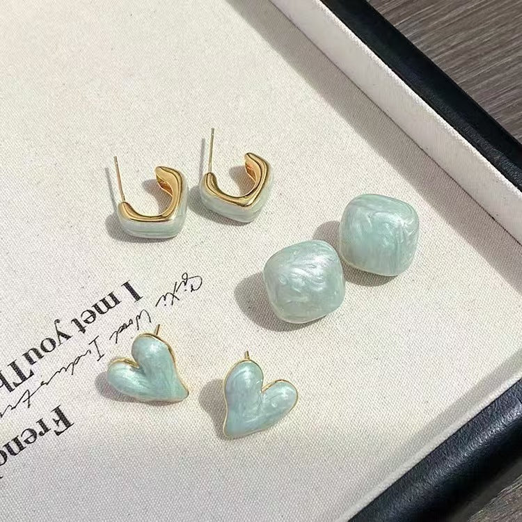 Radiant Hearty Studs