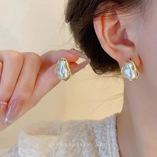 Hearty Pearl Studs