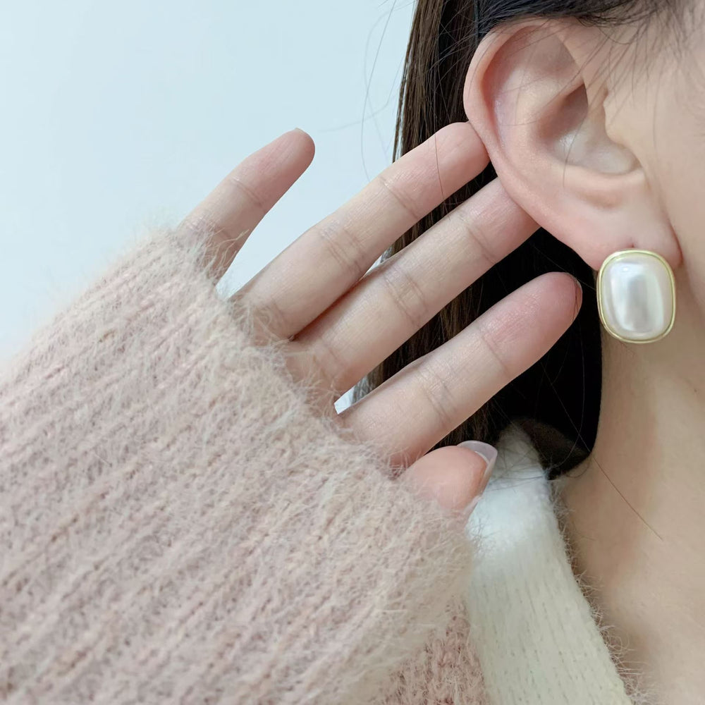 Pearl Flash Studs
