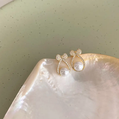 Royal Pearl studs