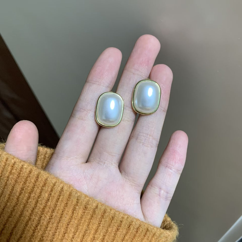 Pearl Flash Studs
